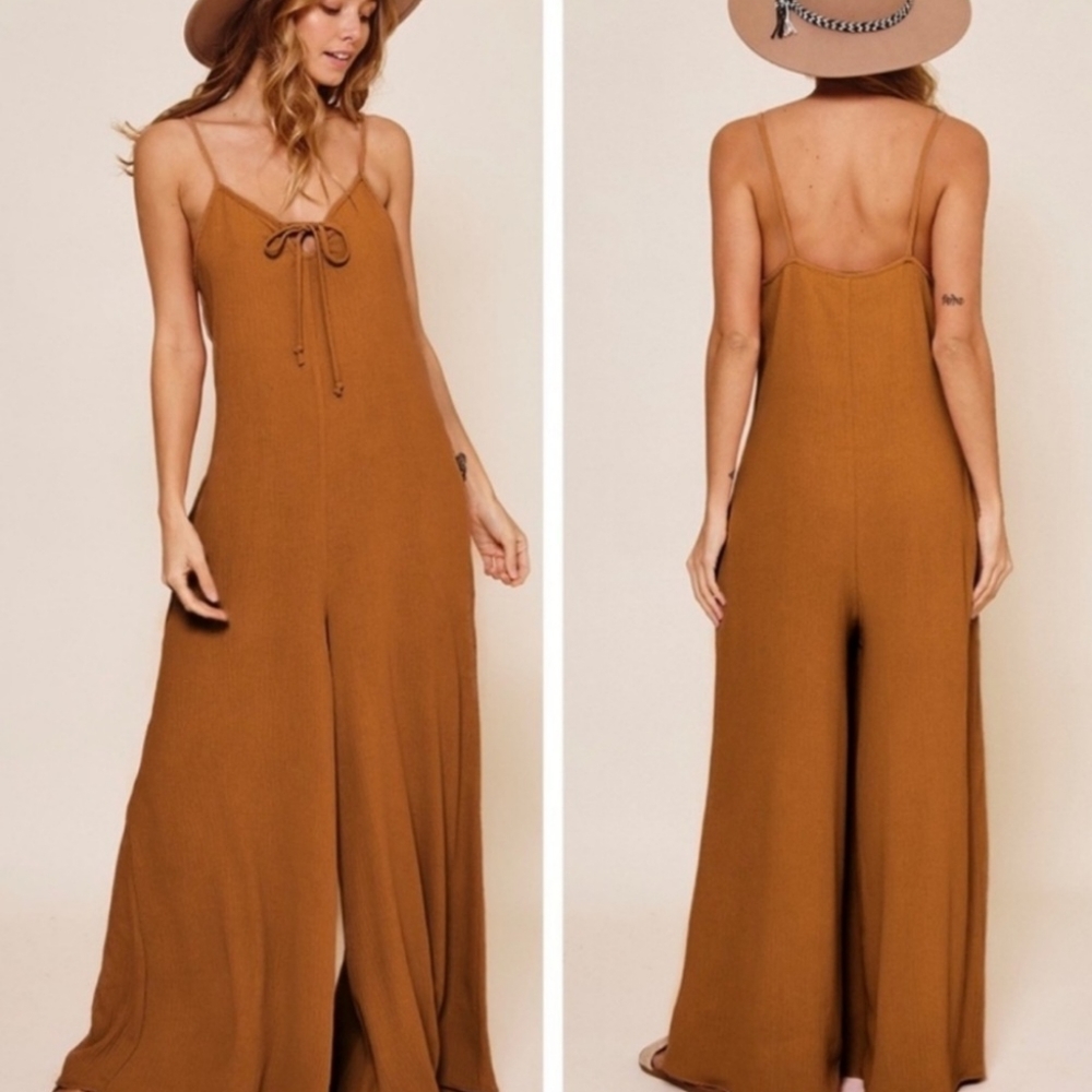 LAST ONE! NEW! CHIC & FABULOUS! Sleeveless Wide Leg Jumpsuit - Picture 1 of 3